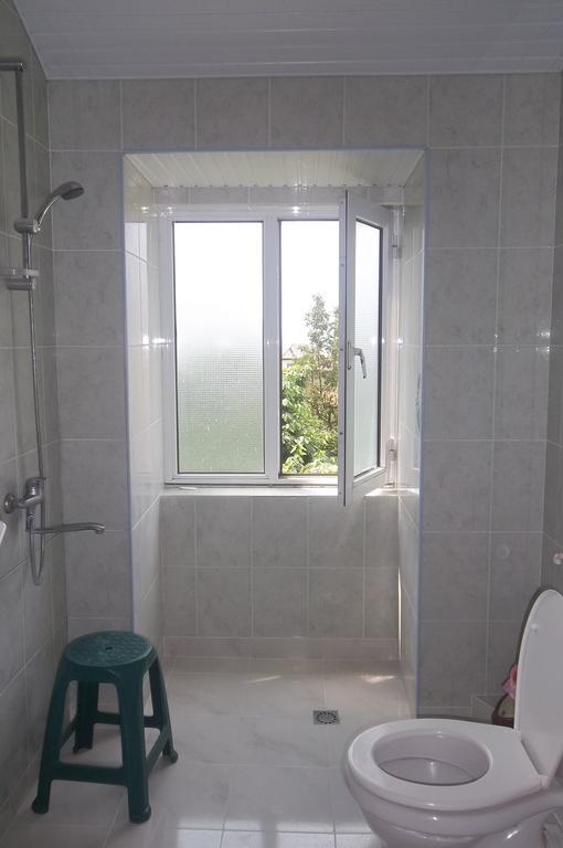 Temo'S Guesthouse Sarpi Bagian luar foto
