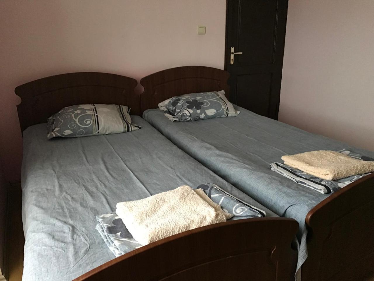 Temo'S Guesthouse Sarpi Bagian luar foto