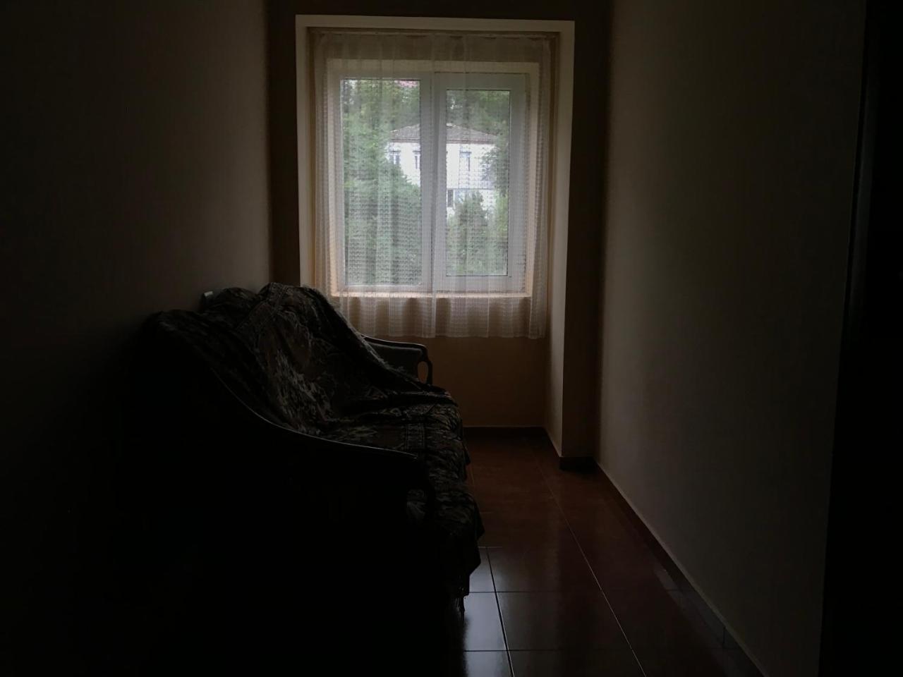 Temo'S Guesthouse Sarpi Bagian luar foto