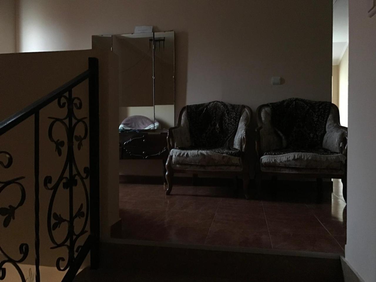 Temo'S Guesthouse Sarpi Bagian luar foto